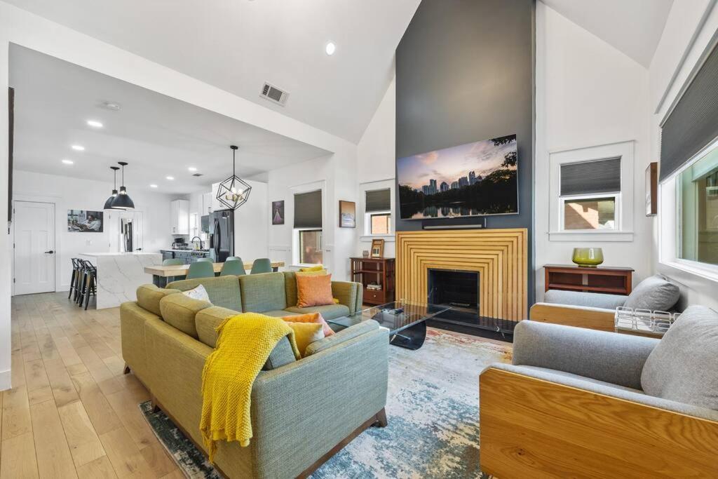 Designer Home: King Beds, Luxe Bath+Free Parking! Atlanta Esterno foto
