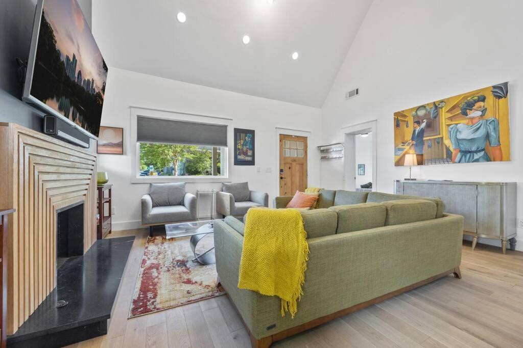 Designer Home: King Beds, Luxe Bath+Free Parking! Atlanta Esterno foto