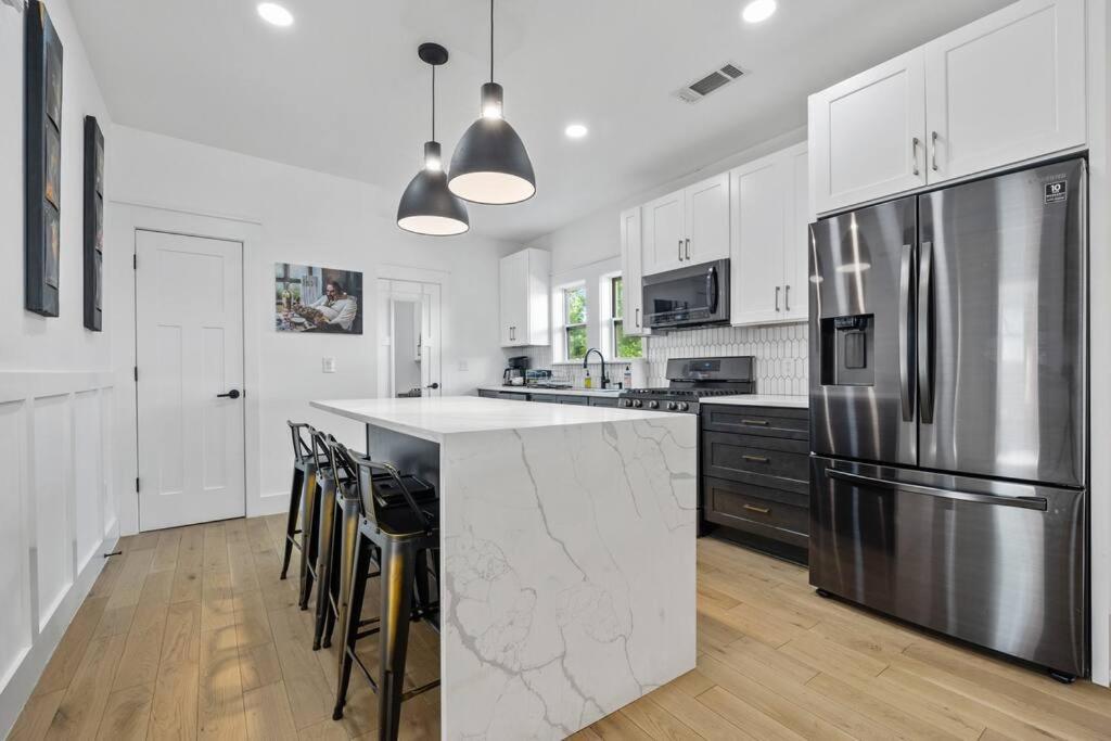 Designer Home: King Beds, Luxe Bath+Free Parking! Atlanta Esterno foto