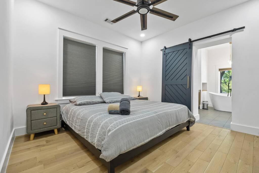 Designer Home: King Beds, Luxe Bath+Free Parking! Atlanta Esterno foto