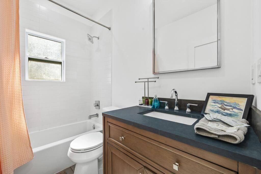 Designer Home: King Beds, Luxe Bath+Free Parking! Atlanta Esterno foto
